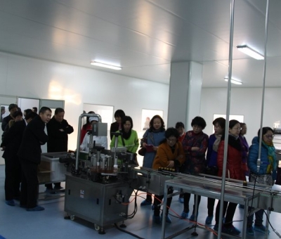 省農(nóng)業(yè)廳副廳長程關懷、工會主席鄧付生一行蒞臨仙客來公司考察