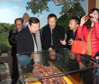 中國水產(chǎn)科學(xué)研究院育種中心主任梁興明蒞臨公司視察指導(dǎo)