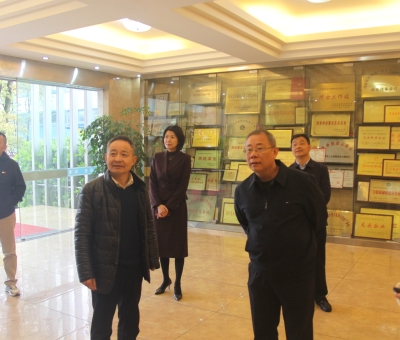 國(guó)家稅務(wù)總局九江市稅務(wù)局黨委副書記、副局長(zhǎng)孫暉等領(lǐng)導(dǎo)蒞臨仙客來公司調(diào)研