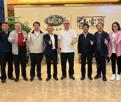 中華慈善總會(huì)榮譽(yù)副會(huì)長(zhǎng)徐鐿軒等領(lǐng)導(dǎo)蒞臨仙客來(lái)公司參觀指導(dǎo)