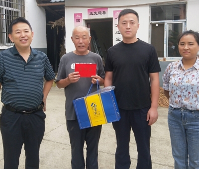 暖心-仙客來(lái)看望慰問(wèn)烈士遺屬