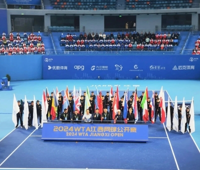 2024WTA江西網(wǎng)球公開(kāi)賽預(yù)選賽開(kāi)賽 仙客來(lái)靈芝為球員加油